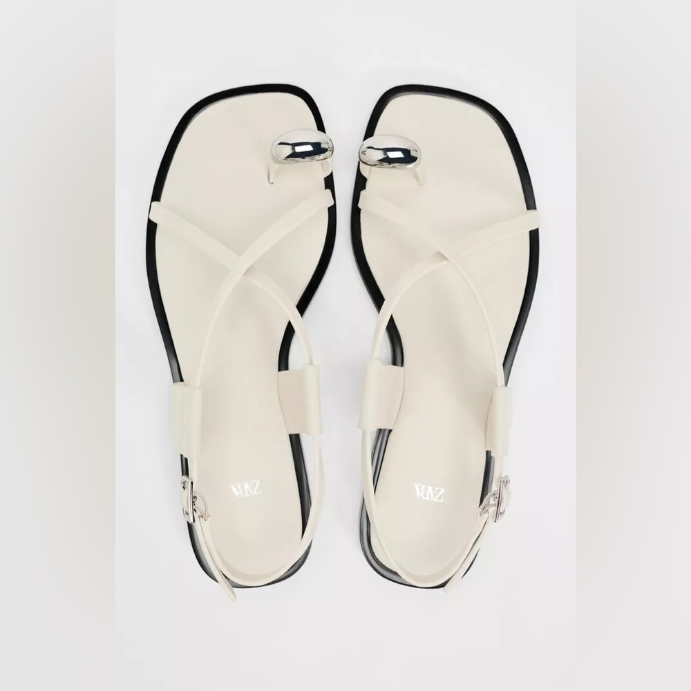 ✨ZARA✨FLAT STRAPPY SANDALS WITH METAL ORNAMENT - Picture 4 of 7